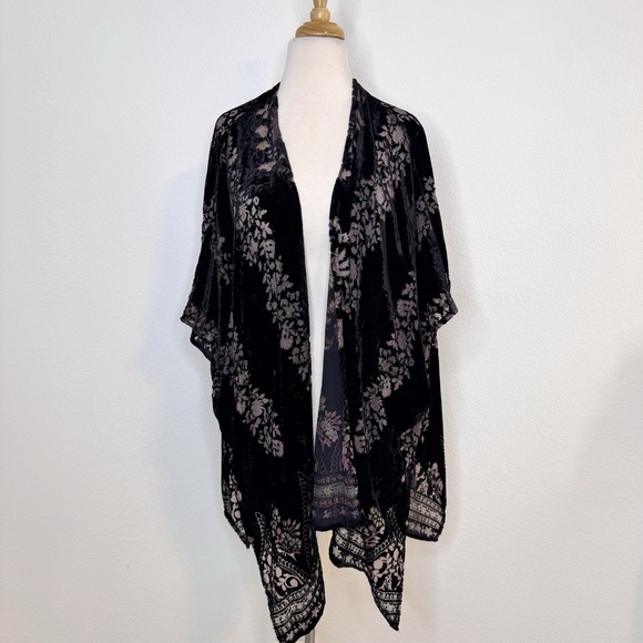 GOOD HART by Matilda Jane Black Burnout Velvet Floral Kimono Size M/L Whimsygoth - Picture 2 of 9
